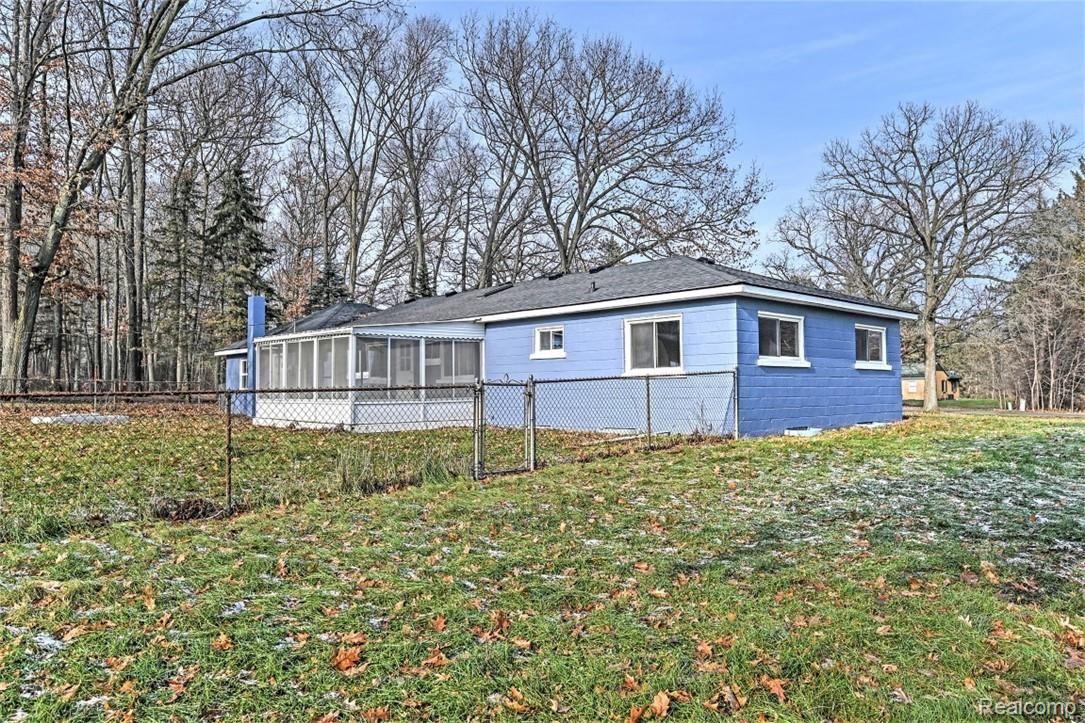 3505 Mason Road Howell, MI 48843 - Photo 27 of 28 Fenced area