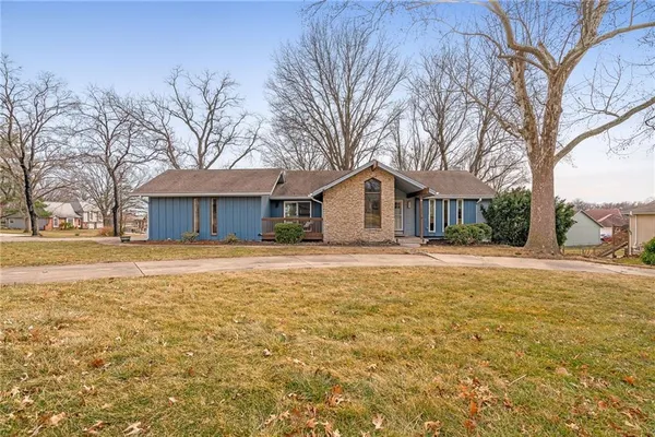 $450,000 | 131 Seneca Lane, Lake Winnebago, MO 64034