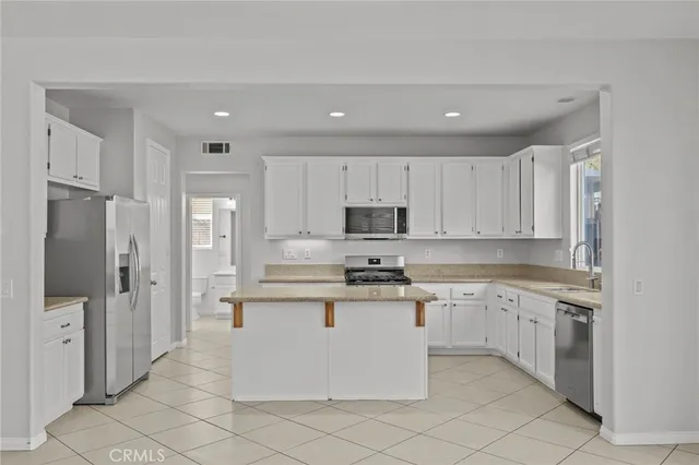 $3,850 | 3952 Obsidian Road, San Bernardino, CA 92407