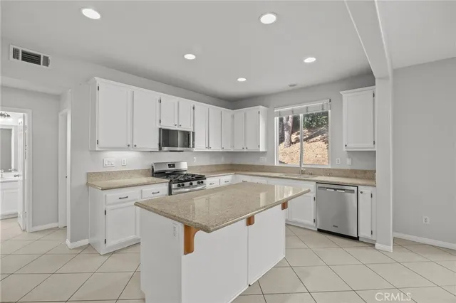 $3,850 | 3952 Obsidian Road, San Bernardino, CA 92407