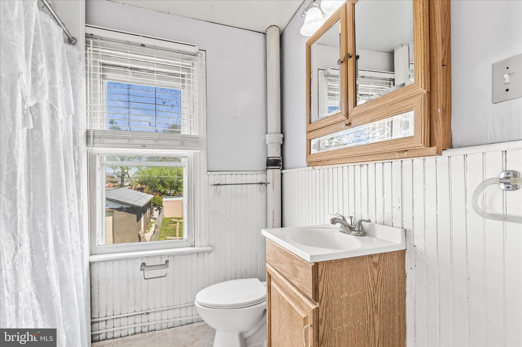 220 Locust Street Hanover, PA 17331 - Photo 26 of 42 Full Bath - 2nd Floor