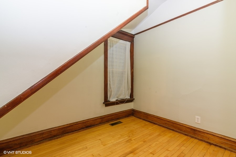 1312 West Nelson Street, Unit 1 Chicago, IL 60657 - Photo 10 of 12 a view of a room with window