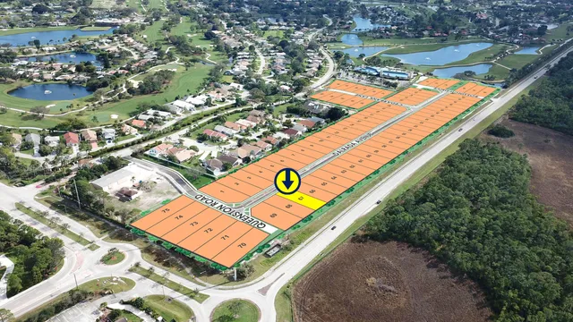 an aerial view of a tennis court