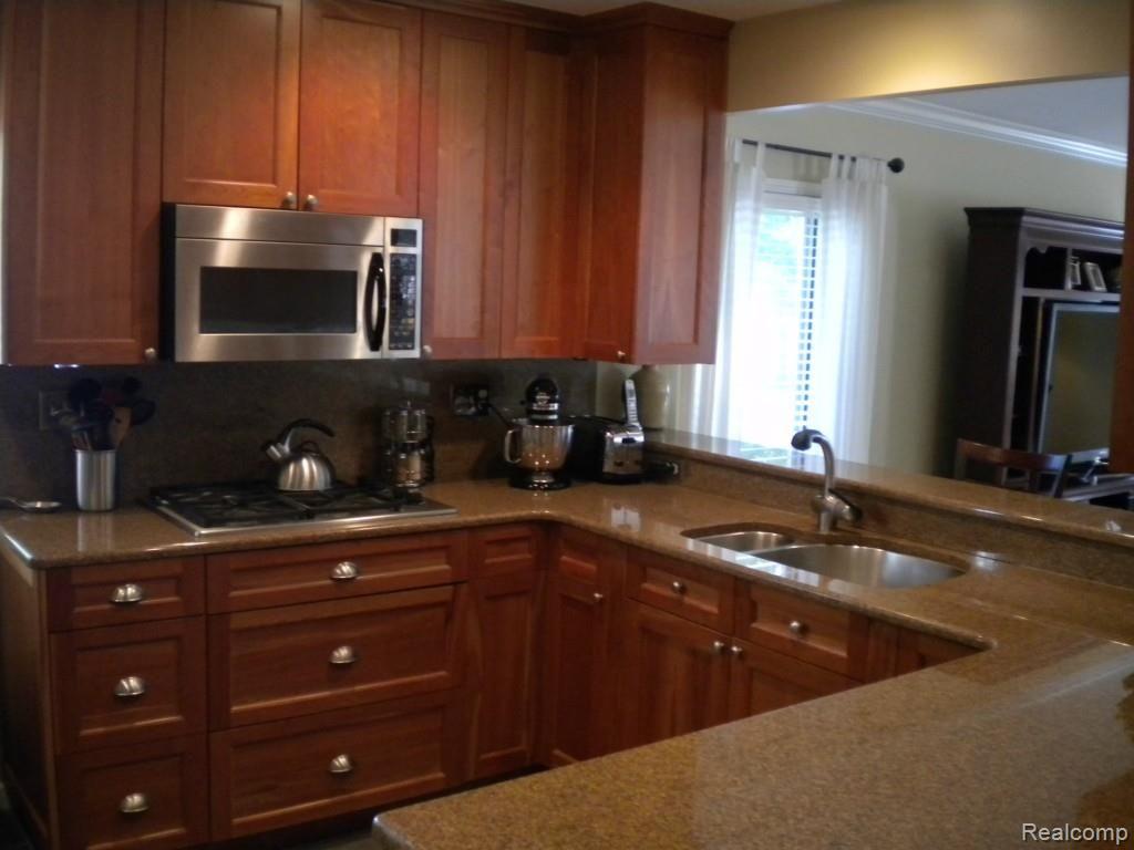 2598 Manchester Road Birmingham, MI 48009 - Photo 6 of 27 2598 Manchester Wolfe 011.jpg