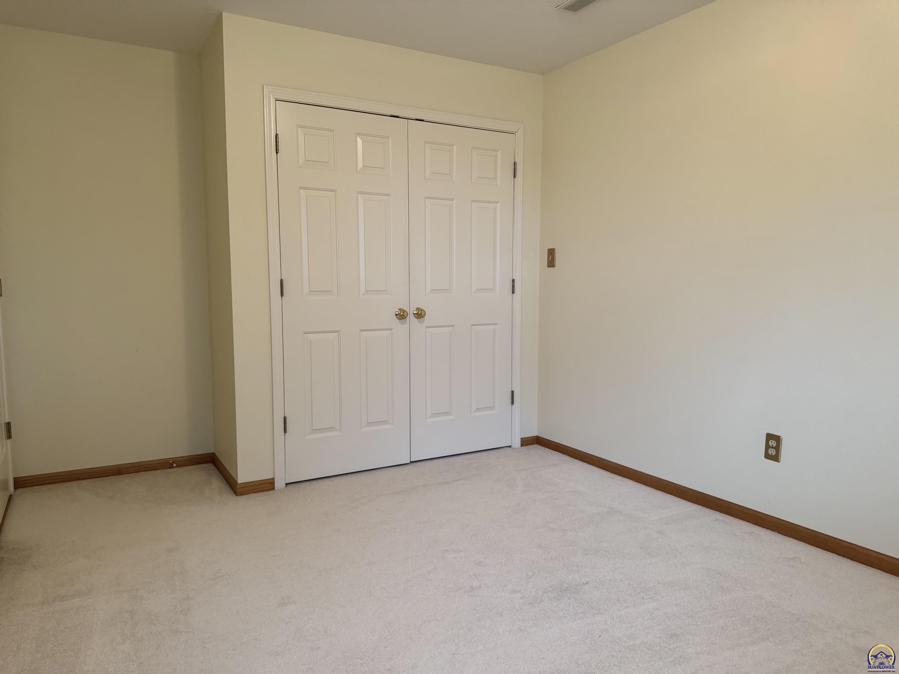 2027 Southwest West Trail Road Topeka, KS 66615 - Photo 33 of 56 Shares Jack and Jill Bath.