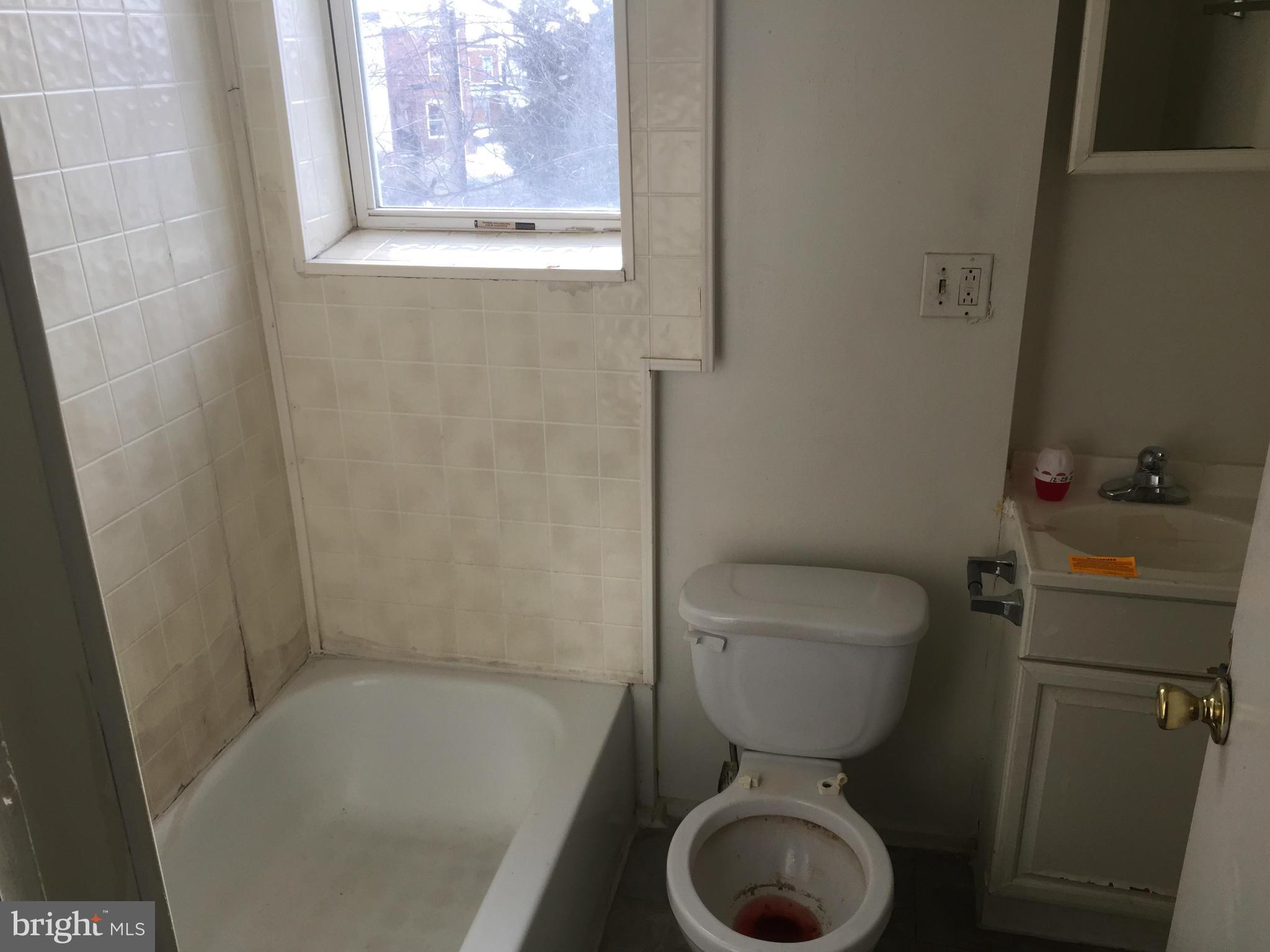 2201 Belair Road Baltimore, MD 21213 - Photo 10 of 10 Bath