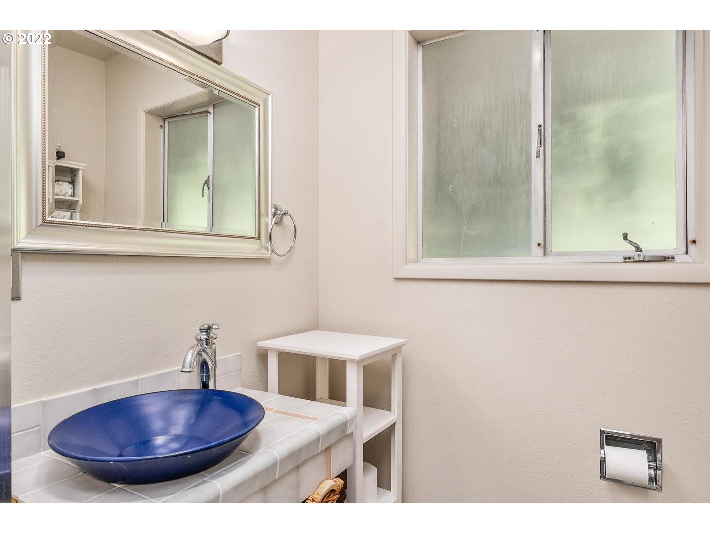 602 South Palatine Hill Road Portland, OR 97219 - Photo 13 of 30 Bathroom, Attached