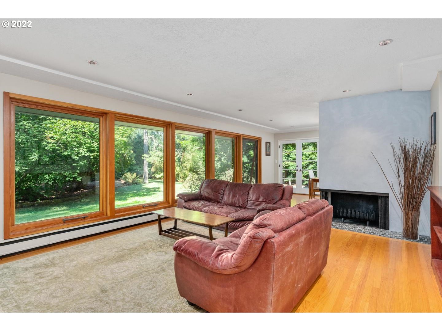602 South Palatine Hill Road Portland, OR 97219 - Photo 4 of 30 Living Room