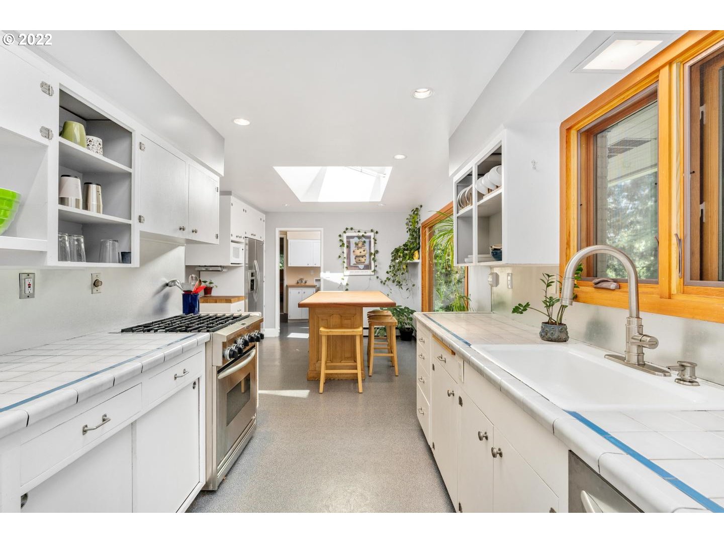 602 South Palatine Hill Road Portland, OR 97219 - Photo 10 of 30 Kitchen