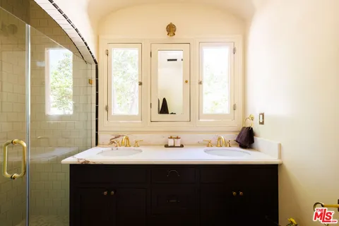 $1,399,000 | 2807 Somerset Drive, Los Angeles, CA 90016
