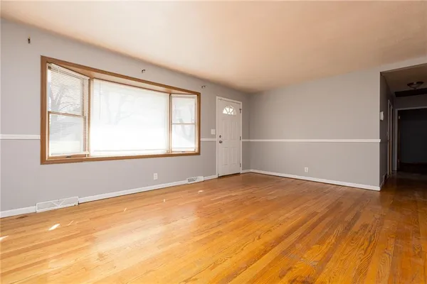 $199,000 | 8608 Kentucky Avenue, Raytown, MO 64138