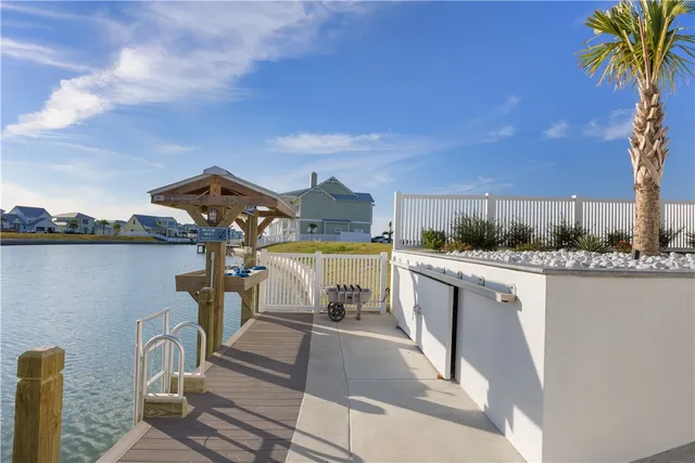 $6,850,000 | 305 Estes Drive, Rockport, TX 78382