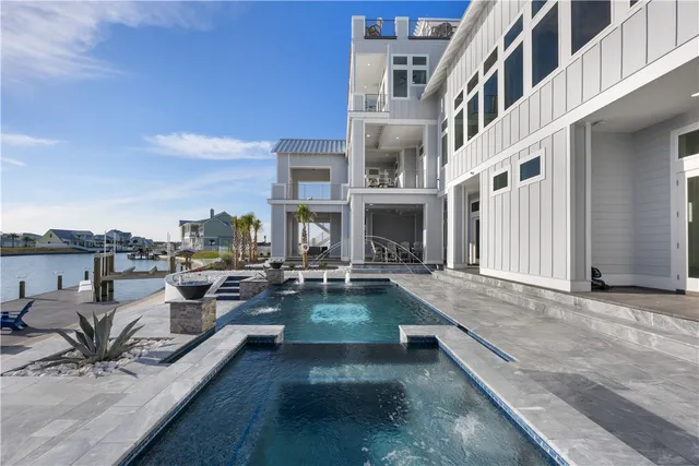 $6,850,000 | 305 Estes Drive, Rockport, TX 78382
