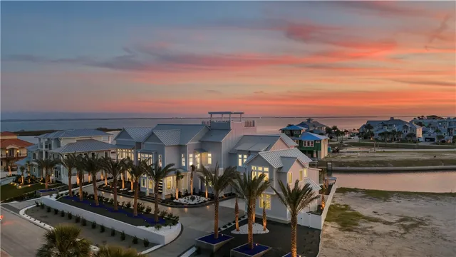 $6,850,000 | 305 Estes Drive, Rockport, TX 78382