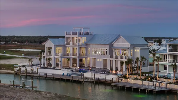 $6,490,000 | 305 Estes Drive, Rockport, TX 78382