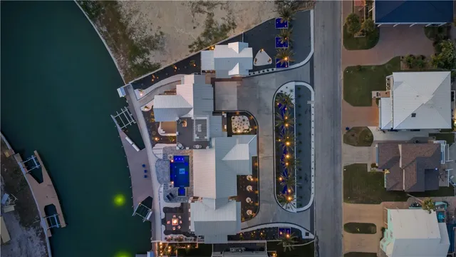 $6,850,000 | 305 Estes Drive, Rockport, TX 78382