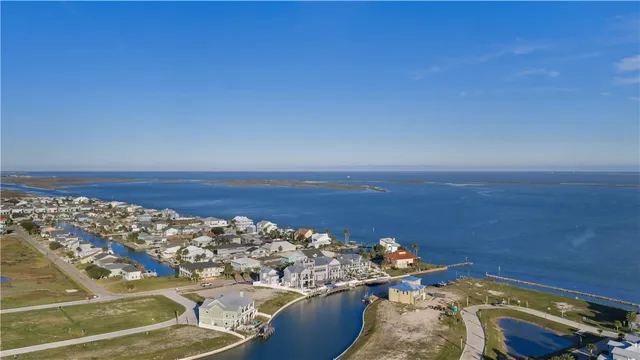 $6,850,000 | 305 Estes Drive, Rockport, TX 78382