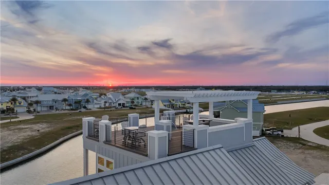 $6,850,000 | 305 Estes Drive, Rockport, TX 78382