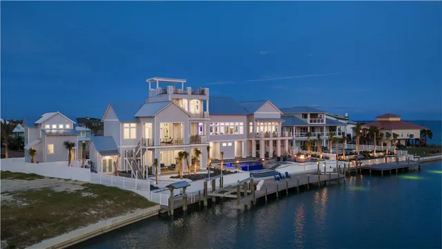 $6,850,000 | 305 Estes Drive, Rockport, TX 78382