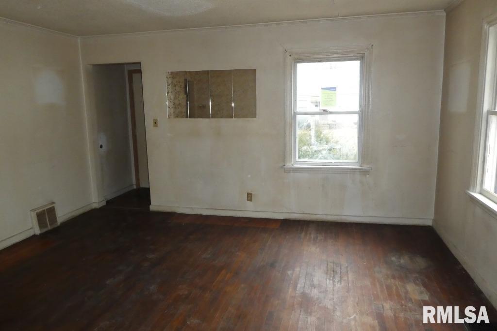 2215 South 12th Street Springfield, IL 62703 - Photo 2 of 15