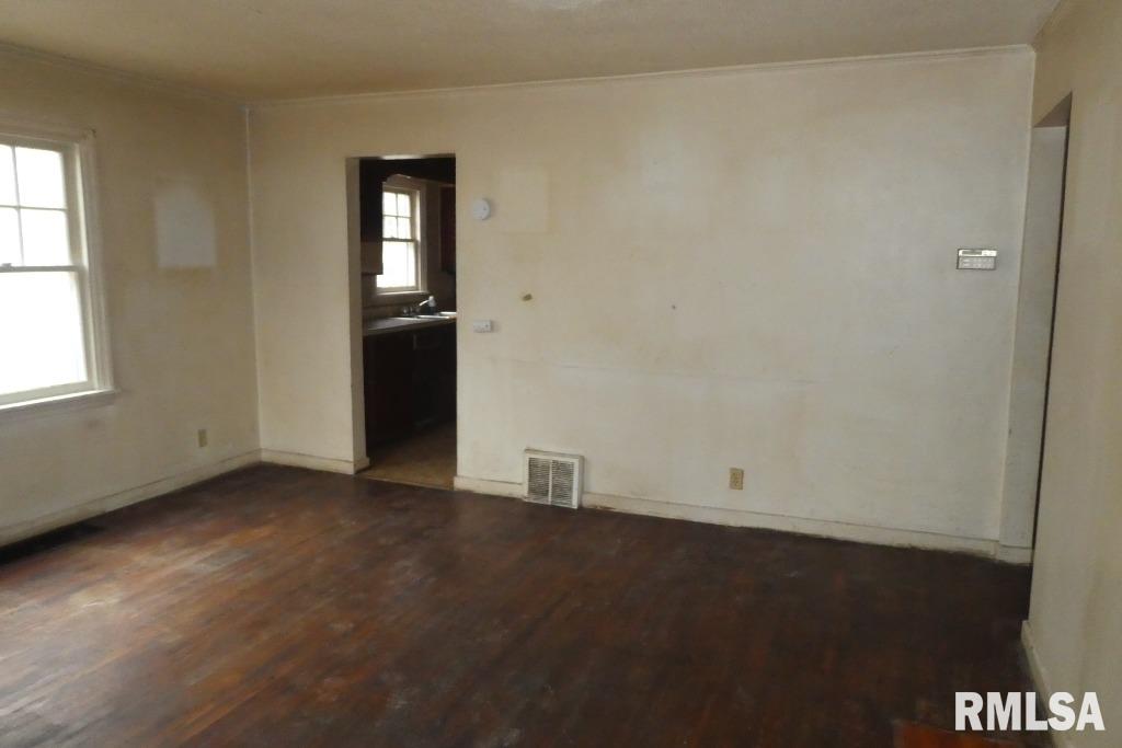 2215 South 12th Street Springfield, IL 62703 - Photo 3 of 15