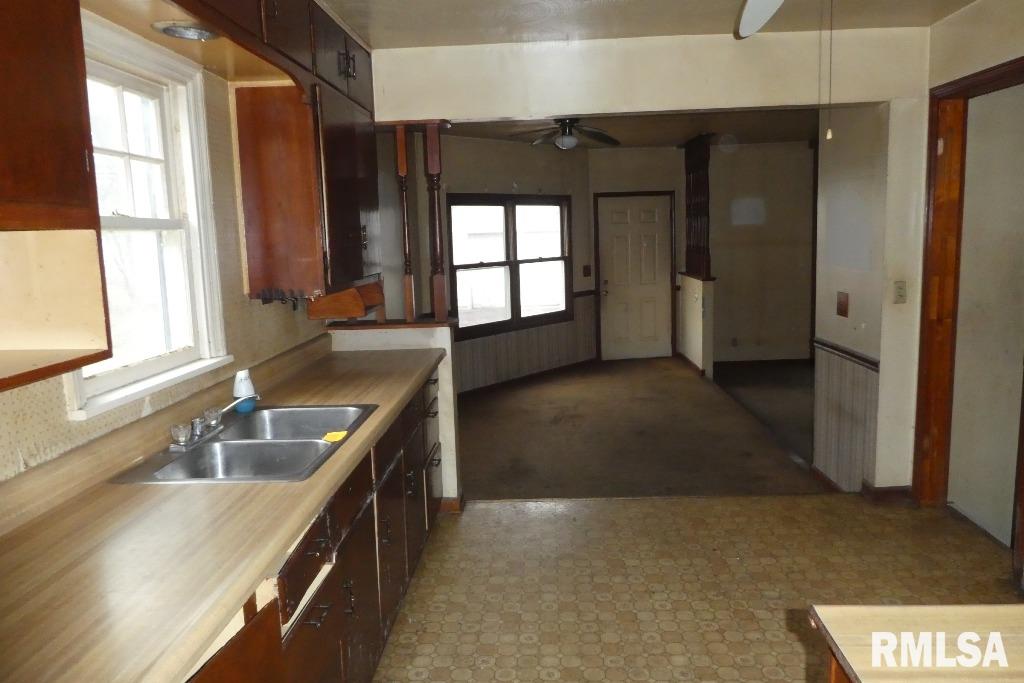 2215 South 12th Street Springfield, IL 62703 - Photo 4 of 15