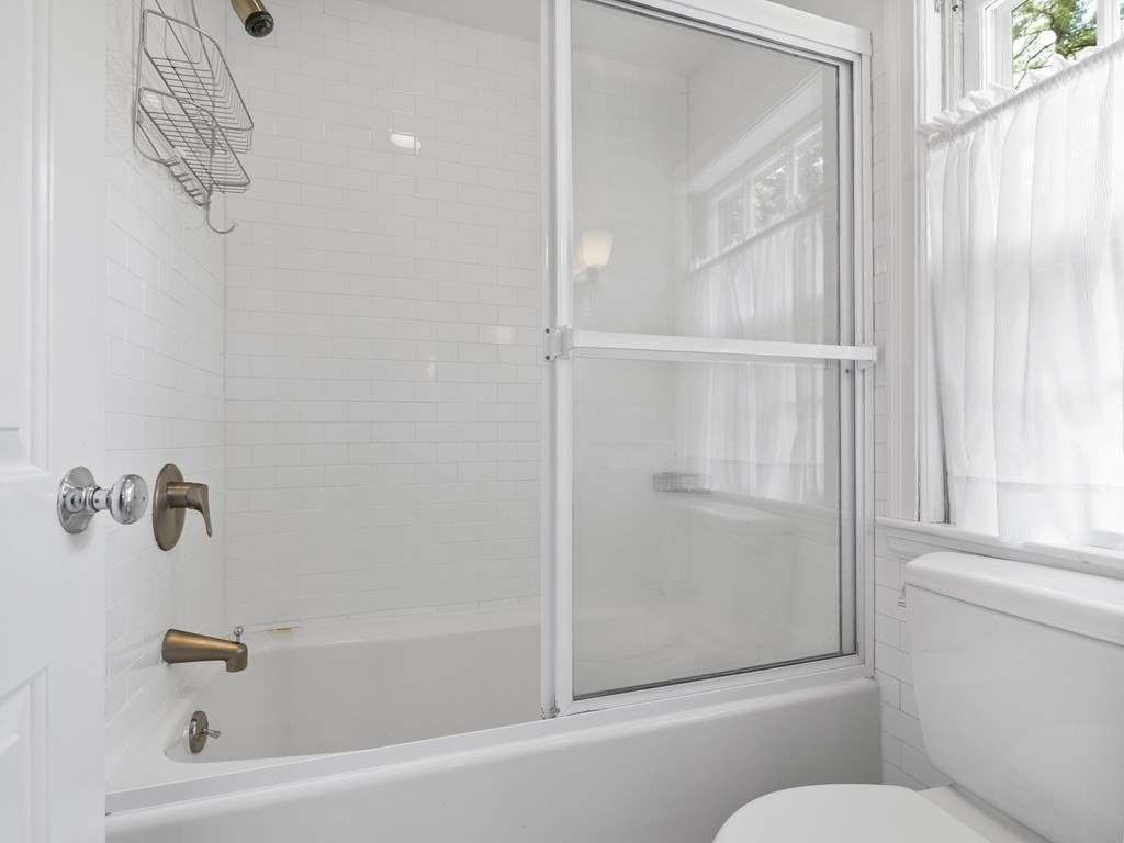 45 Cartwright Road Wellesley, MA 02482 - Photo 19 of 26 a bathroom with a bathtub and shower
