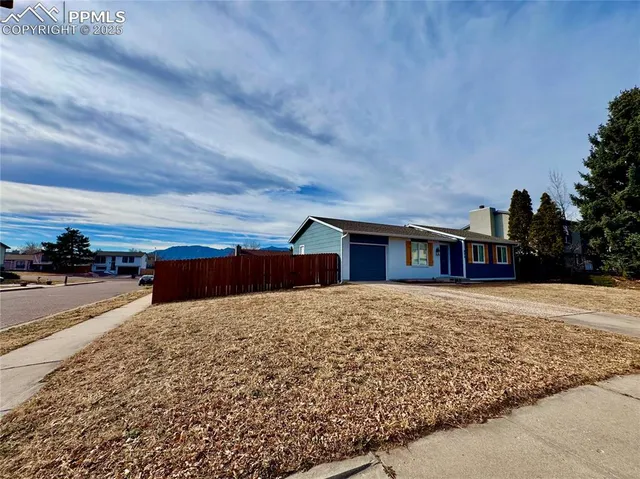 $399,999 | 886 Badger Drive, Colorado Springs, CO 80916