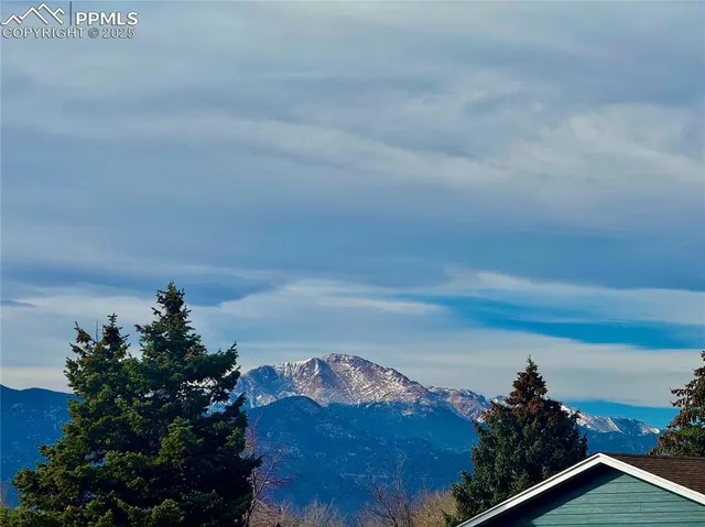 $399,999 | 886 Badger Drive, Colorado Springs, CO 80916