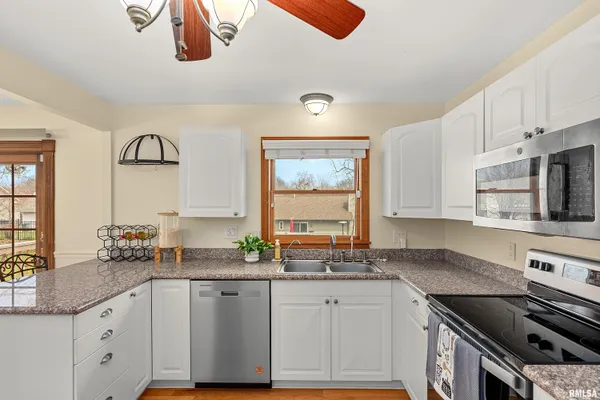 $268,000 | 2407 West Carriage Lane, Peoria, IL 61614