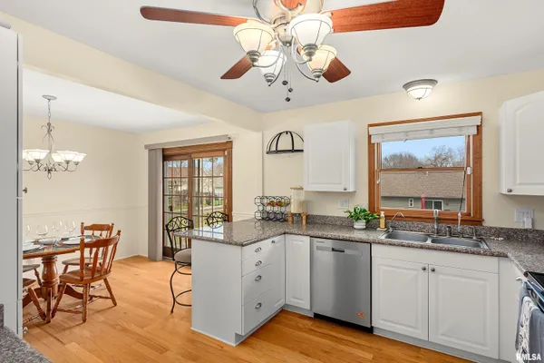 $268,000 | 2407 West Carriage Lane, Peoria, IL 61614