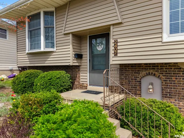 $268,000 | 2407 West Carriage Lane, Peoria, IL 61614