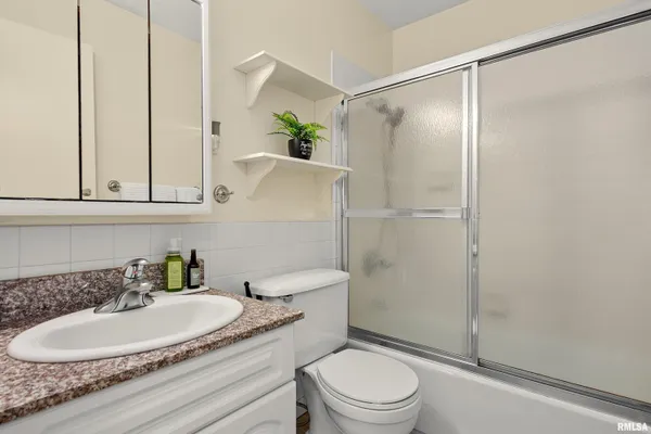 $268,000 | 2407 West Carriage Lane, Peoria, IL 61614