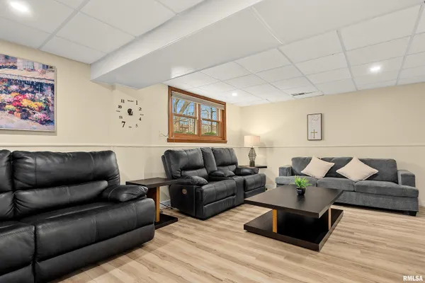 $268,000 | 2407 West Carriage Lane, Peoria, IL 61614