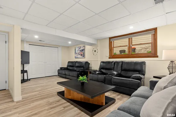 $268,000 | 2407 West Carriage Lane, Peoria, IL 61614