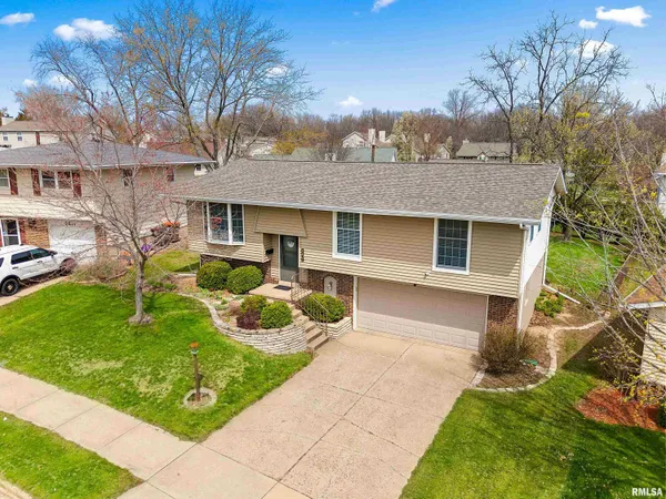 $268,000 | 2407 West Carriage Lane, Peoria, IL 61614