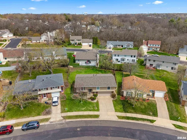 $268,000 | 2407 West Carriage Lane, Peoria, IL 61614