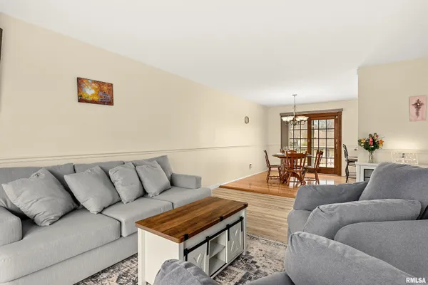 $268,000 | 2407 West Carriage Lane, Peoria, IL 61614