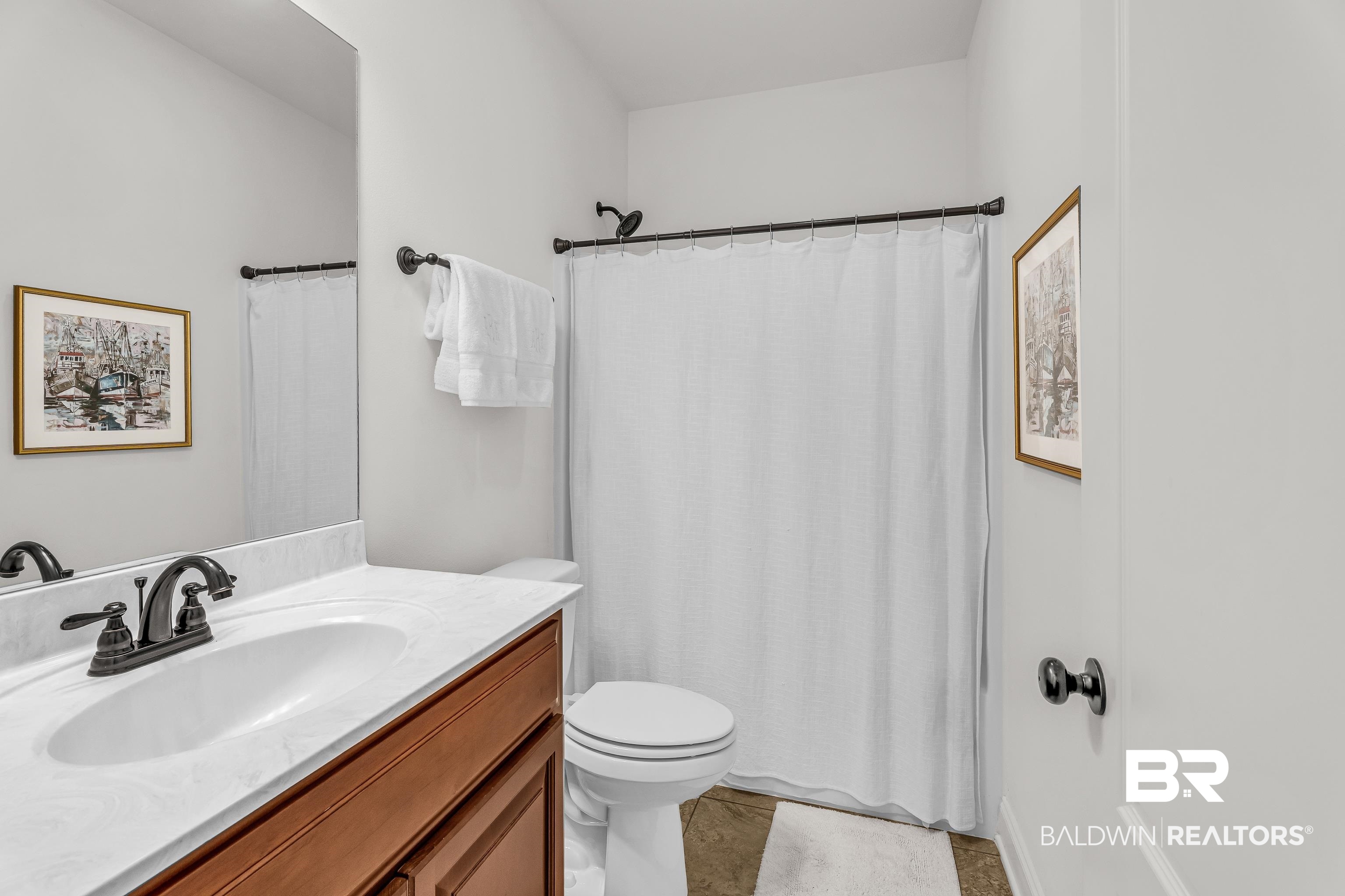 243 Hawthorne Circle Fairhope, AL 36532 - Photo 26 of 37 Hall Bath