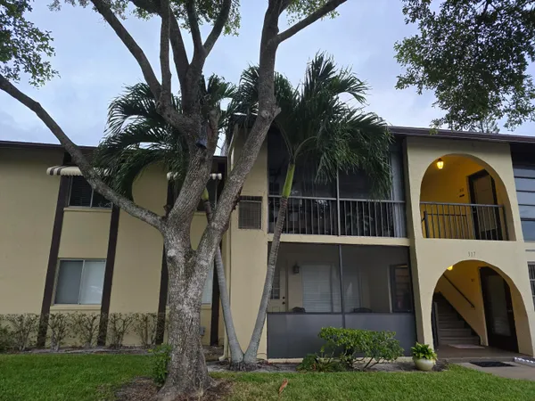 $185,000 | 317 Pine Ridge Circle, Greenacres, FL 33463