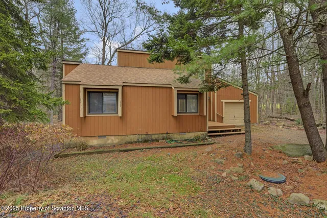 $1,700 | 300 Lake Road, Tobyhanna, PA 18466