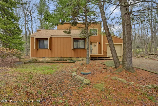 $1,700 | 300 Lake Road, Tobyhanna, PA 18466