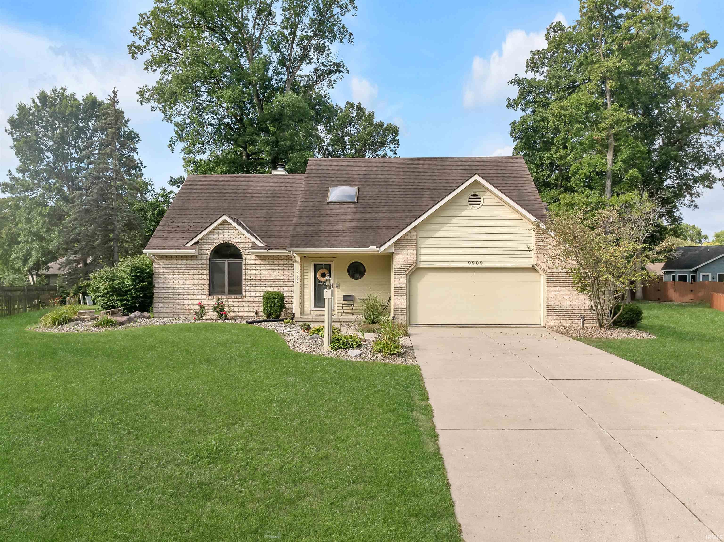 9909 Castle Ridge Place Fort Wayne, IN 46825 - Photo 1 of 24 Gallery Image 1