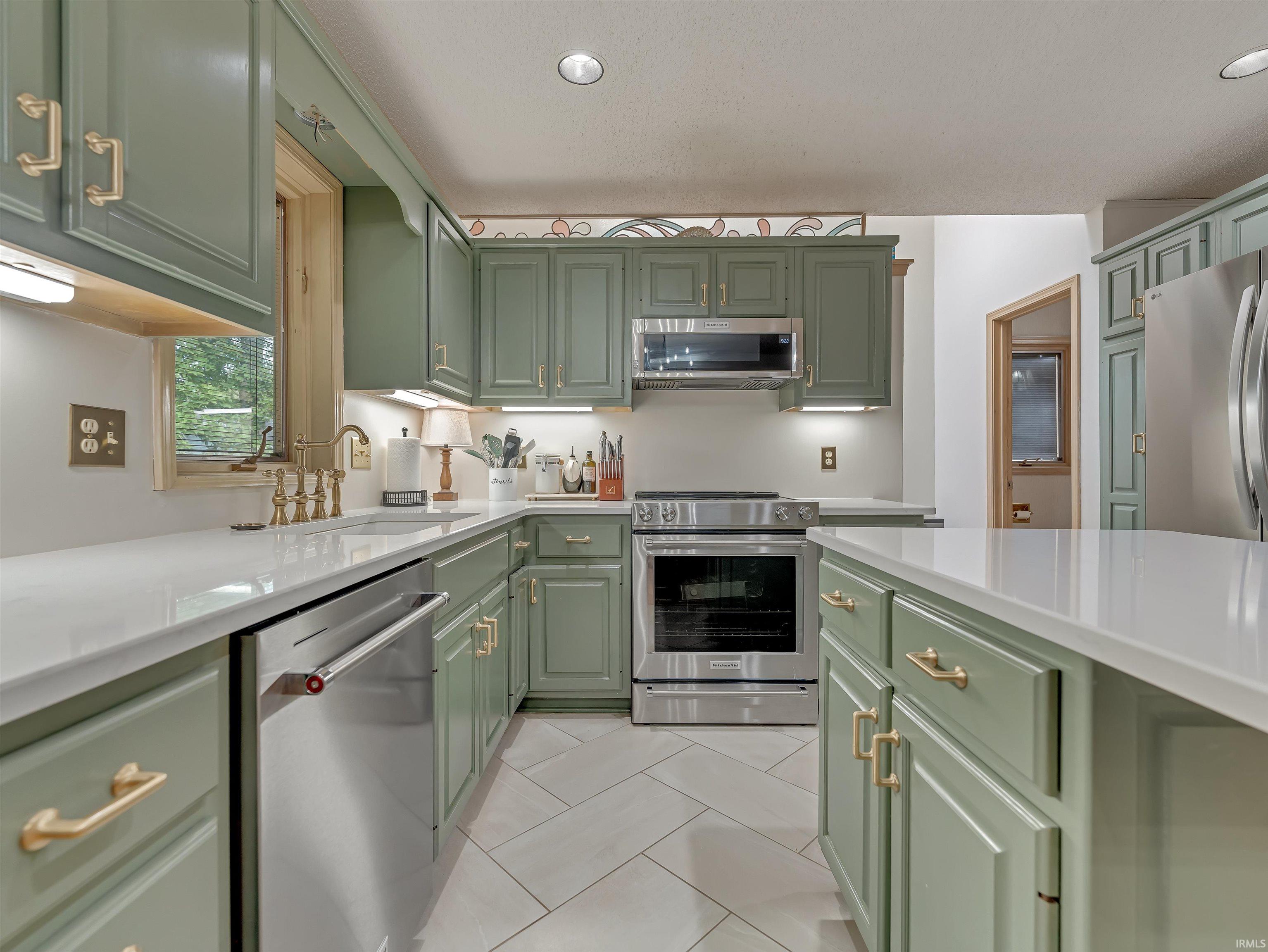 9909 Castle Ridge Place Fort Wayne, IN 46825 - Photo 11 of 24 Gallery Image 11