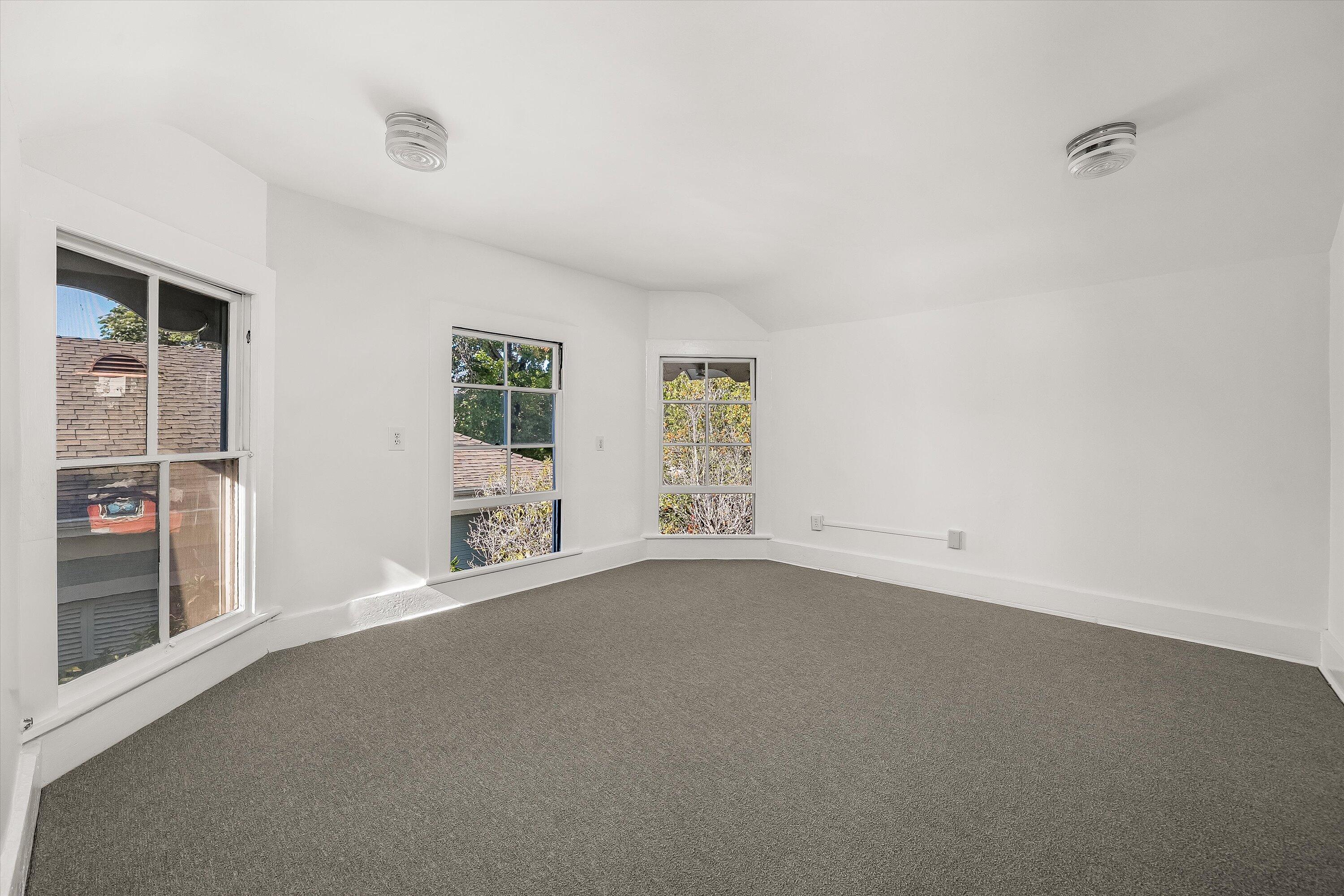 532 Brinkerhoff Avenue Santa Barbara, CA 93101 - Photo 15 of 30 an empty room with windows