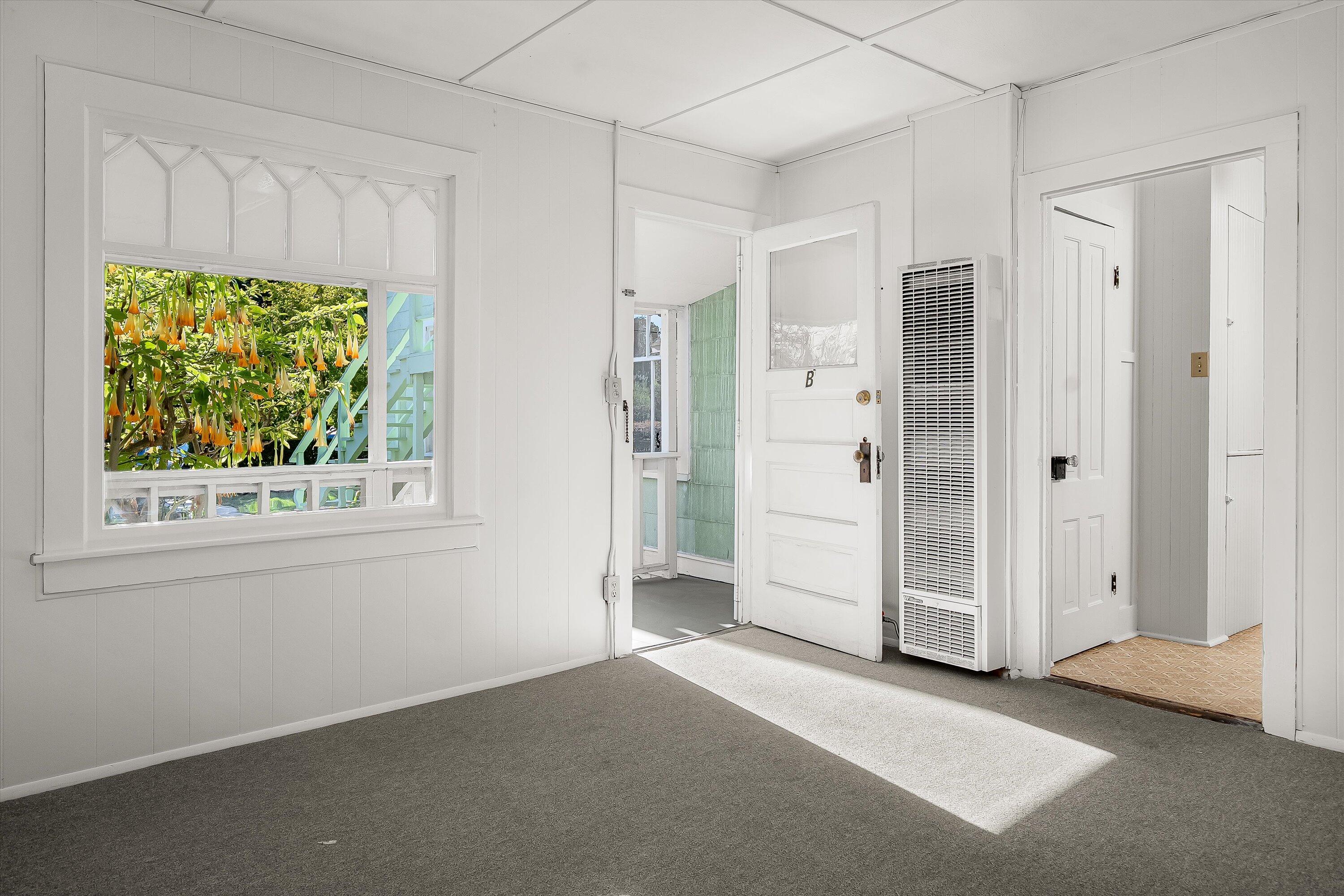 532 Brinkerhoff Avenue Santa Barbara, CA 93101 - Photo 19 of 30 an empty room with windows