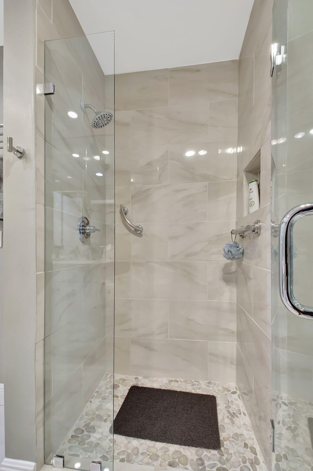 27 Eastgate Drive, Unit C Boynton Beach, FL 33436 - Photo 38 of 87 Primary Bathroom