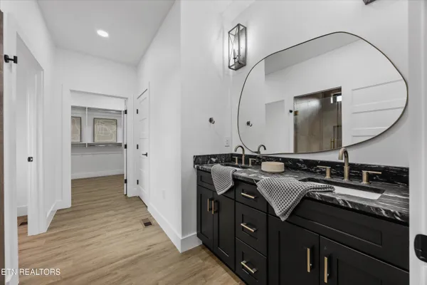 $889,000 | 411 Hampton Way, Dandridge, TN 37725