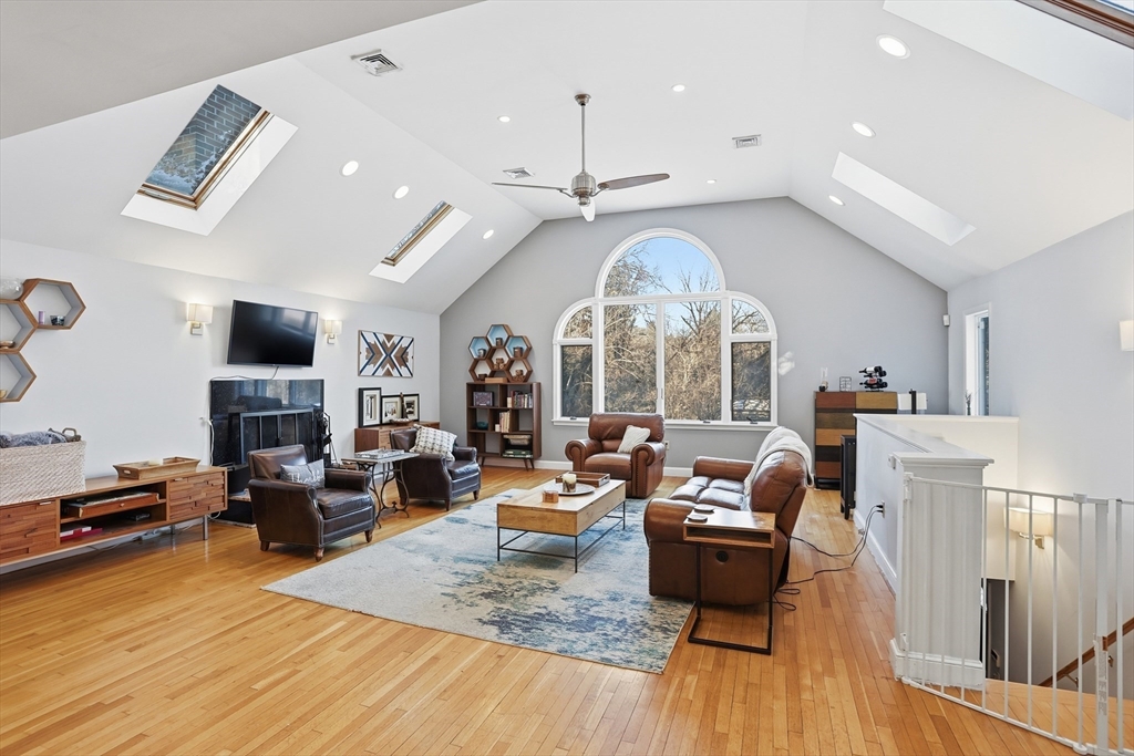 28 Hume Road Bedford, MA 01730 - Photo 11 of 42