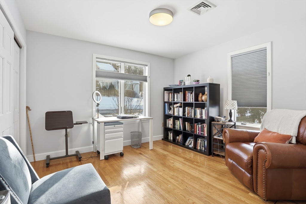 28 Hume Road Bedford, MA 01730 - Photo 14 of 42